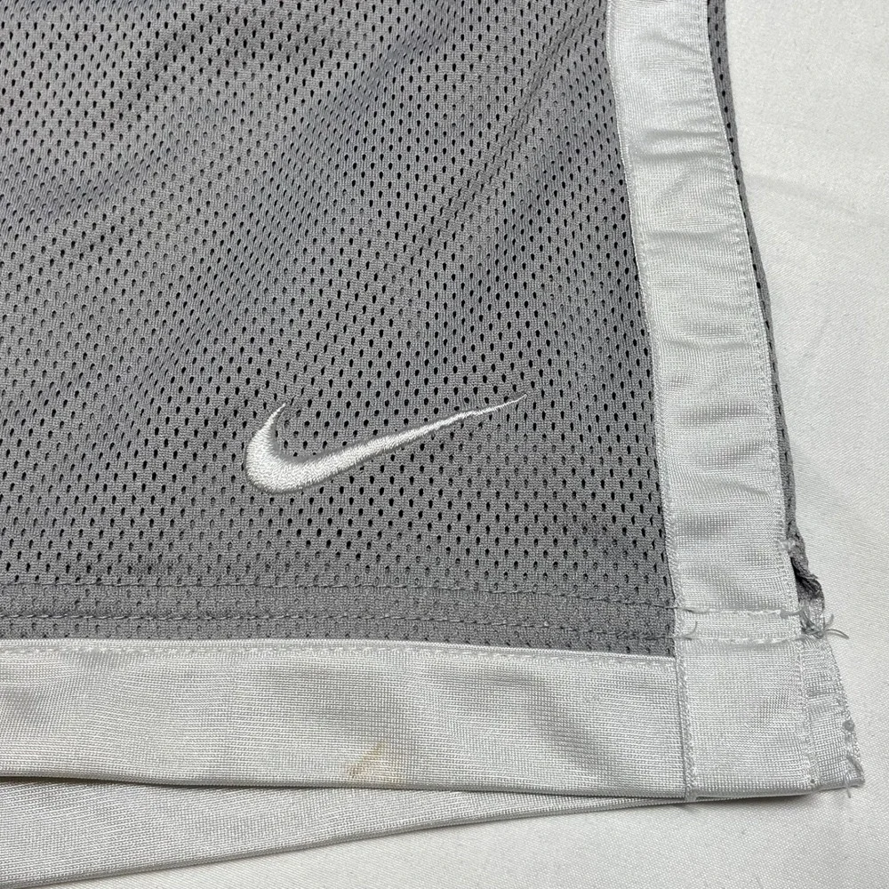 Nike Basketball‎ Shorts Men's Small Grey Mesh White 10
